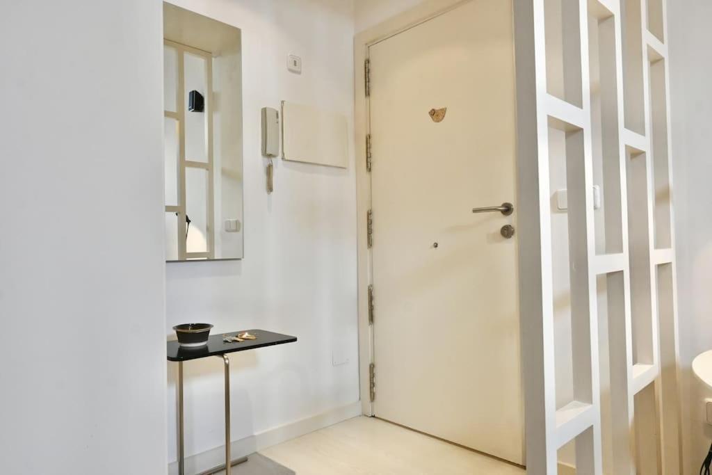 For You Rentals Apartamento Temporal Con Encanto A Pocos Metros Del Sol Myr13 マドリード エクステリア 写真
