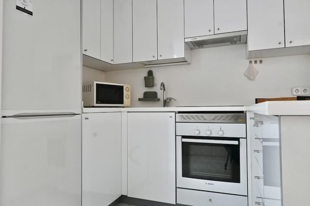 For You Rentals Apartamento Temporal Con Encanto A Pocos Metros Del Sol Myr13 マドリード エクステリア 写真